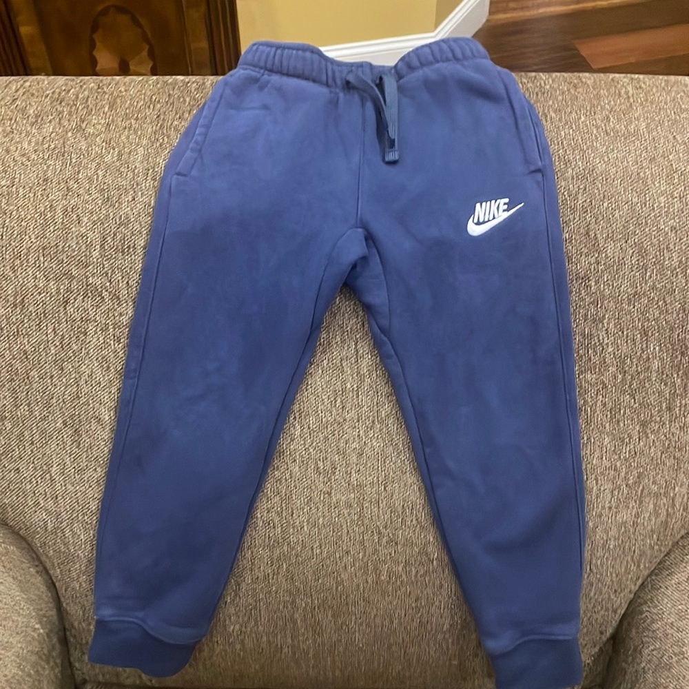 Very gently used Nike sweatpants, size 6.